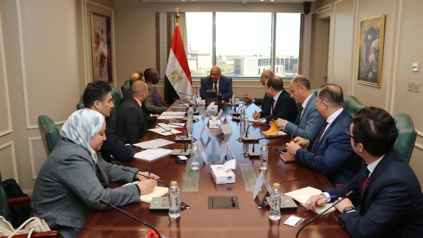 لقاء وزير الكهرباء 