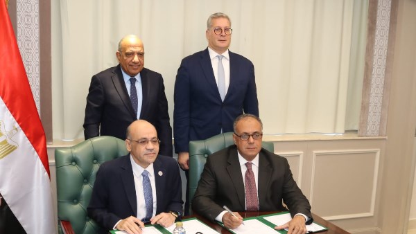 خلال توقيع البرتوكول