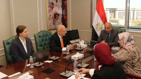 وزير الكهرباء  يستقبل سفير السويد