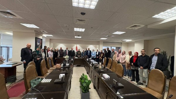 خلال توقيع العقود