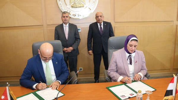 خلال  مراسم التوقيع