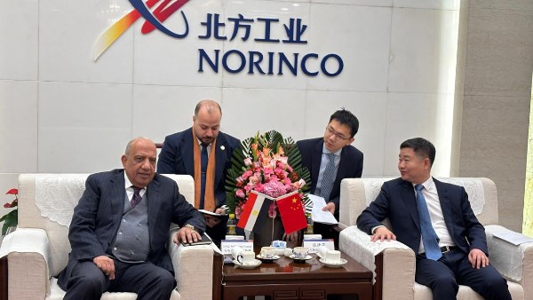 وزير الكهرباء خلال اللقاء