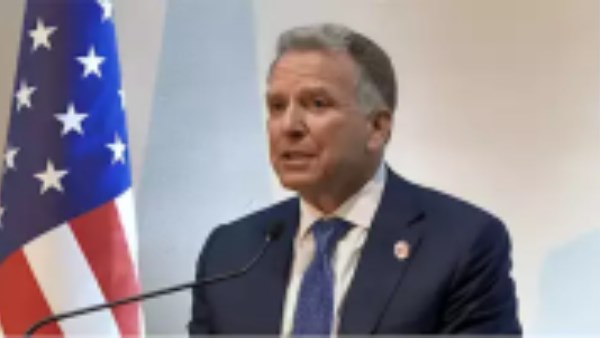 طائرة المبعوث الأمريكي تهبط في مطار فنوكوفو بالعاصمة الروسية