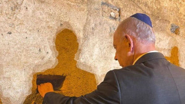 نتنياهو يقتحم ساحة حائط البراق