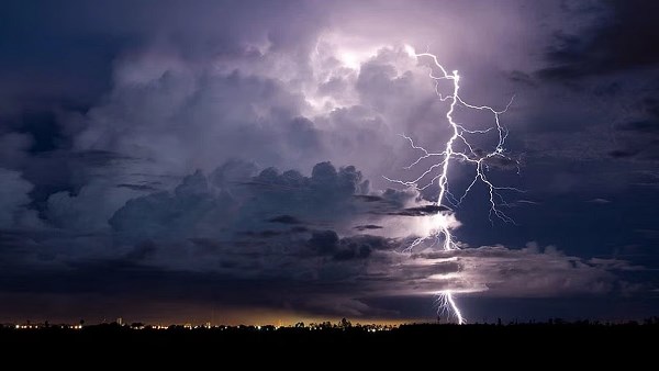 أمطار رعدية 