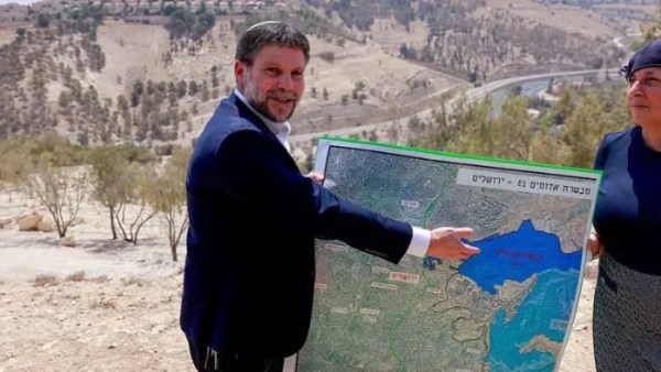 وزير مالية الاحتلال 