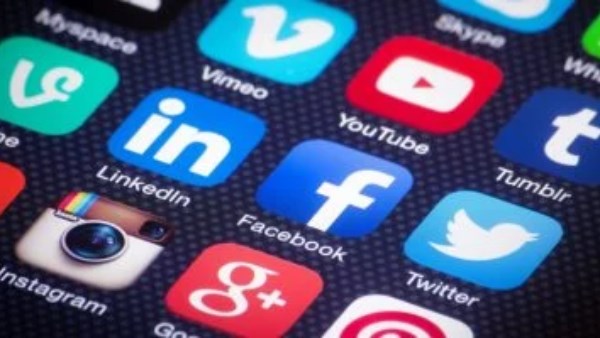 وسائل التواصل الاجتماعي 