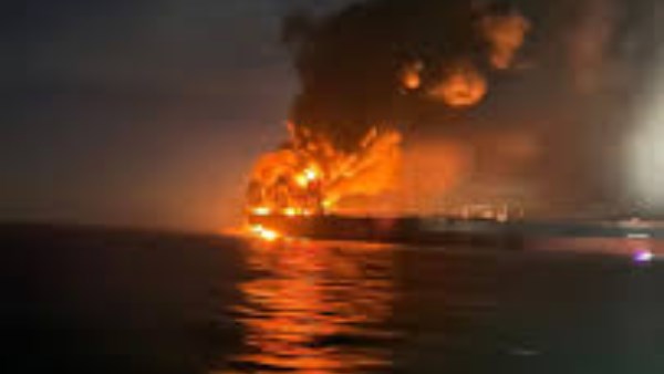 أوكرانيا تعلن شن أول هجوم مسيّر على منصة نفط روسية في بحر قزوين أوكرانيا تعلن شن أول هجوم مسيّر على منصة نفط روسية في بحر قزوين