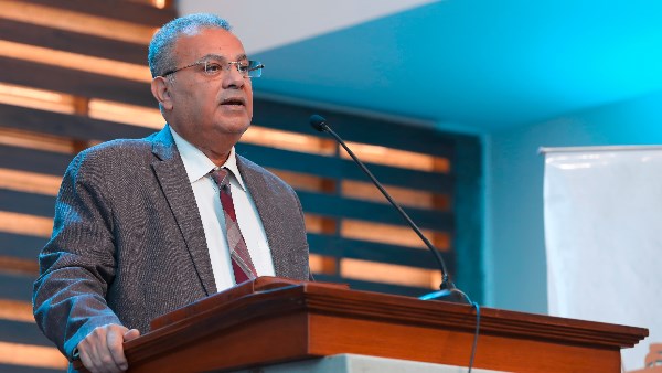 رئيس الطائفة الإنجيلية يشارك في خدمة الأحد بالكنيسة الإنجيلية بمصر الجديدة رئيس الطائفة الإنجيلية يشارك في خدمة الأحد بالكنيسة الإنجيلية بمصر الجديدة