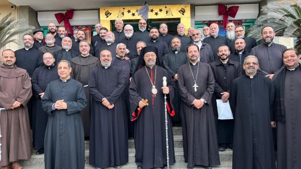 الأنبا إبراهيم إسحق وكهنة الإيبارشيّة البطريركية