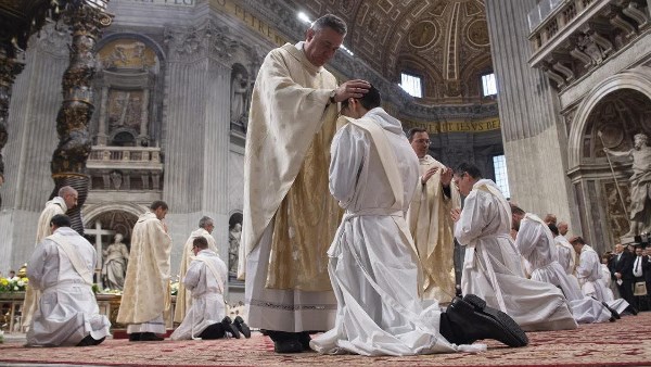 الخدمة الكهنوتية