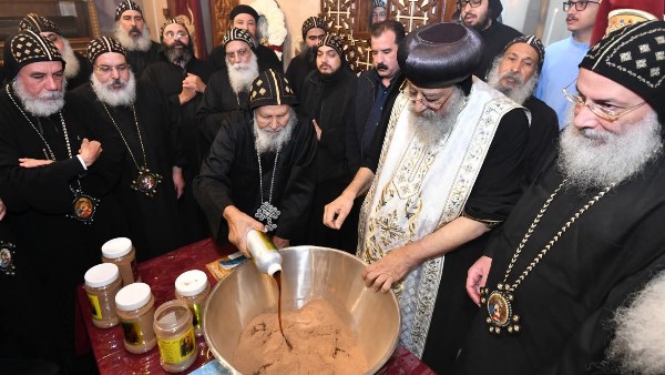 البابا تواضروس والآباء الرهبان 