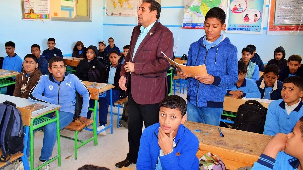 مدير تعليم جنوب سيناء خلال جولة تفقده 