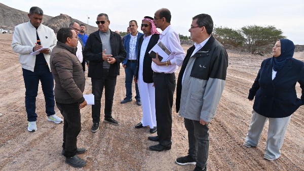 ساحة انتظار الشاحنات بطابا 