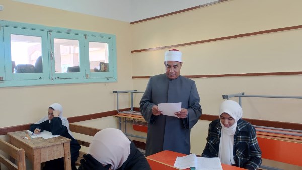 الدكتور أحمد بدير يتابع الامتحانات 
