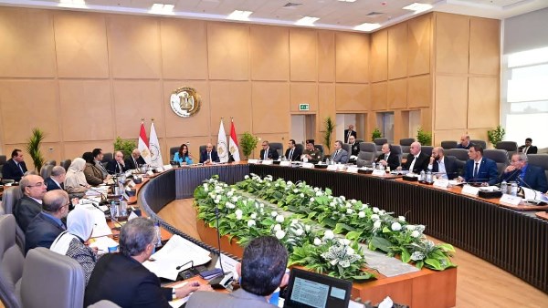 محافظ جنوب سيناء خلال الاجتماع 