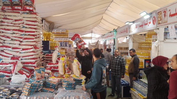 محافظ الدقهلية يشدد على المتابعة المستمرة لأسعار السلع الغذائية بالمعرض الدائم بشارع قناة السويس