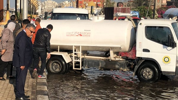 محافظ الدقهلية يتابع رفع تجمعات مياه الأمطار بشوارع المنصورة محافظ الدقهلية يتابع رفع تجمعات مياه الأمطار بشوارع المنصورة