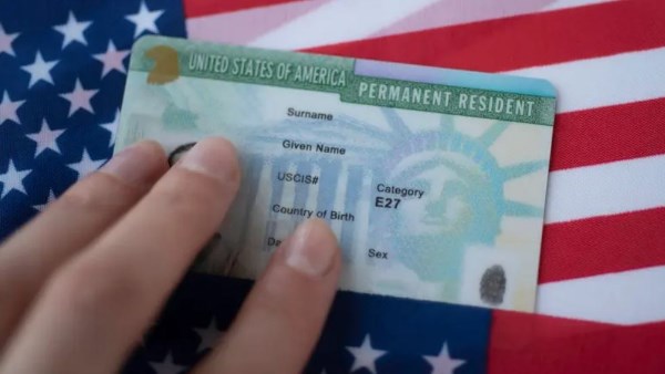 بطاقة الإقامة الدائمة الأمريكية (Green Card)
