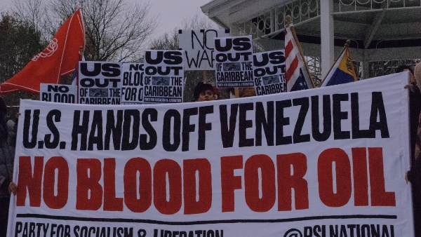 مظاهرات أمام البيت الأبيض ضد عملية فنزويلا 