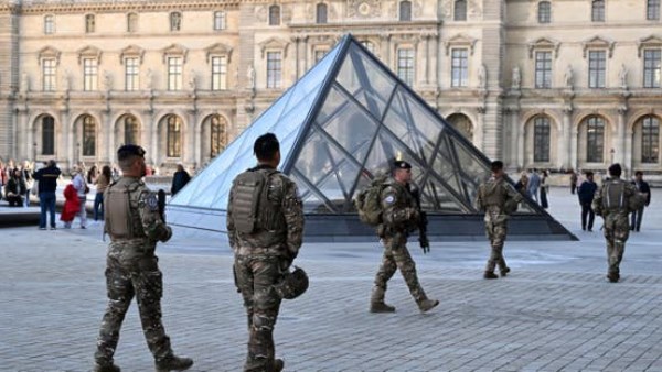 متحف اللوفر 