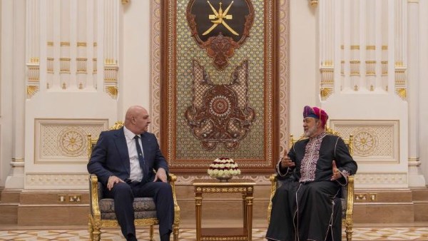 سلطان عمان والرئيس اللبناني