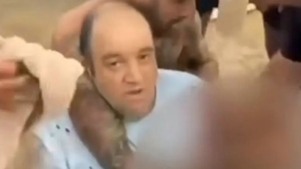 أحمد الأحمد، الذي تم التعرف عليه على مواقع التواصل الاجتماعي