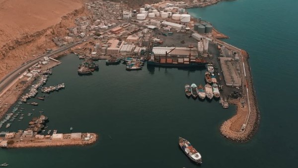 عودة ميناء المكلا للعمل