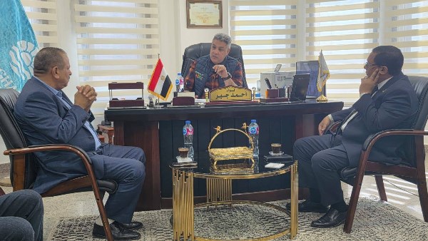 حي جنوب الغردقة يستقبل عضو مجلس الشيوخ لمناقشة طلبات المواطنين.. ويؤكد: نعمل معا لخدمة المواطنين حي جنوب الغردقة يستقبل عضو مجلس الشيوخ لمناقشة طلبات المواطنين.. ويؤكد: نعمل معا لخدمة المواطنين