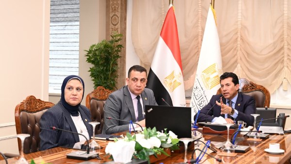 وزير الشباب والرياضة