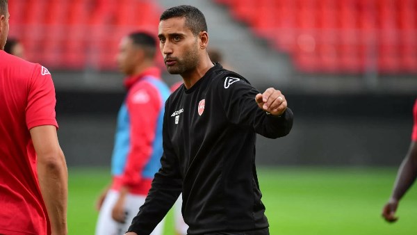 نانت يعلن تعيين مدير فني مغربي ورحيل كاسترو نانت يعلن تعيين مدير فني مغربي ورحيل كاسترو