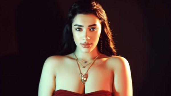 ليست طبيبة .. مفاجأة غير سعيدة للراقصة شروق بعد تصدرها التريند ليست طبيبة .. مفاجأة غير سعيدة للراقصة شروق بعد تصدرها التريند