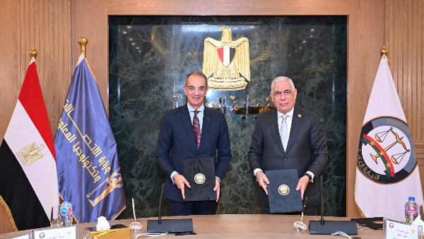 النائب العام ووزير الاتصالات 