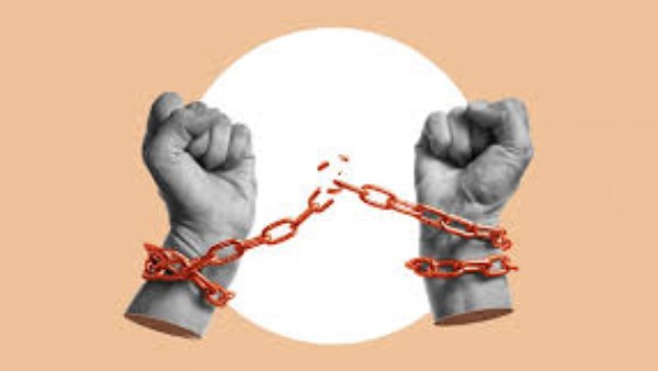 ننشر نص إحالة المتهمين بخطف فتاتين من مقهي شهير بالجيزة واغــ تصابهما ننشر نص إحالة المتهمين بخطف فتاتين من مقهي شهير بالجيزة واغــ تصابهما