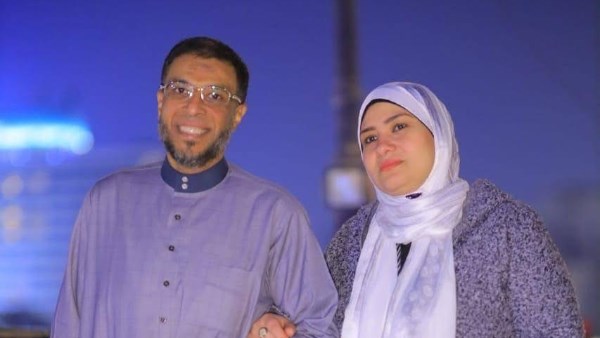 الشيخ محمد أبو بكر وزوجته