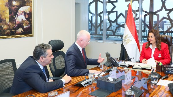 الدكتورة منال عوض 