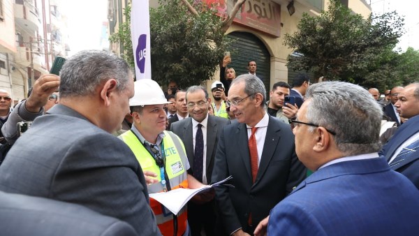 وزير الاتصالات