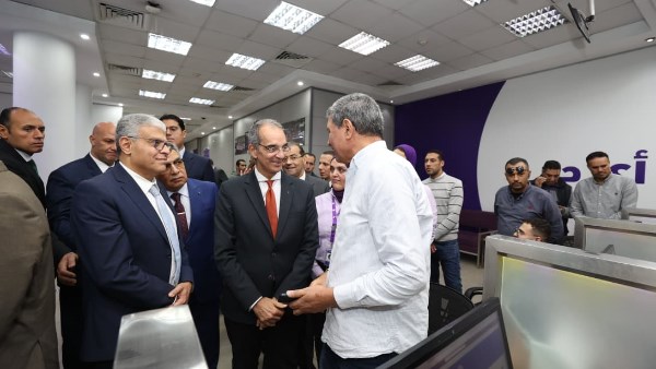 وزير الاتصالات