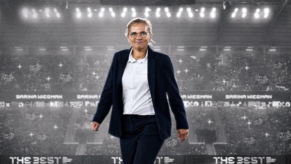 ذا بيست| سيرينا فيجمان تتوج بجائزة أفضل مدربة في العالم ذا بيست| سيرينا فيجمان تتوج بجائزة أفضل مدربة في العالم