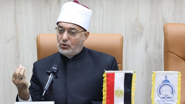 الدكتور نظير محمد عياد، مفتي الجمهورية، خلال كلمته في ندوة "دَور الدين في بناء الإنسان" بجامعة الريادة للعلوم والتكنولوجيا