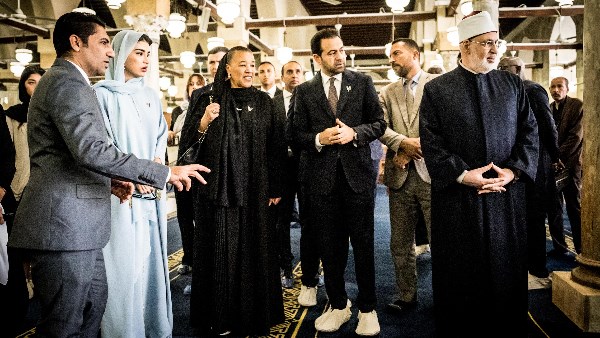 أعضاء لجنة تحكيم جائزة زايد للأخوة الإنسانيَّة يزورون الجامع الأزهر ويشيدونَ بمسيرته في بناء الجسور بين الثَّقافات