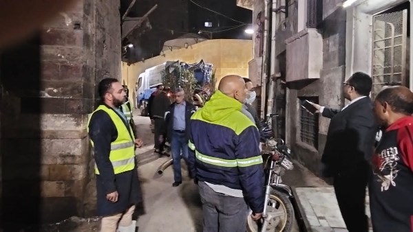 لجنة مشتركة من وزارتي السياحة والآثار والأوقاف تقومان بجولة تفقدية للمراجعة الشاملة لشارع باب البحر بحي باب الشعرية بالقاهرة ضمن خطتها لصون المساجد الأثرية