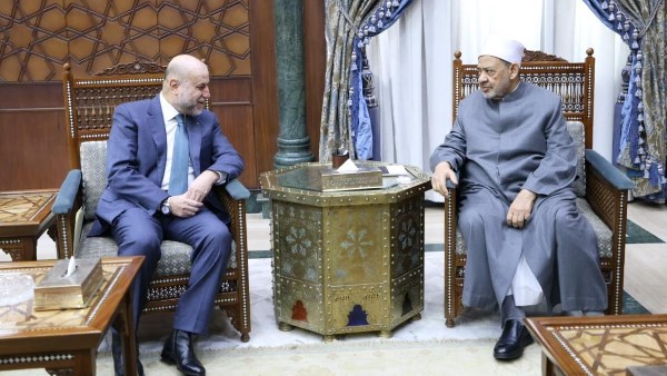 شيخ الأزهر يستقبل الهباش ويؤكد: الأزهر لم ولن يدخر جهدًا في التعريف بحقوق الشعب الفلسطيني وما يتعرض له من جرائم ضد الإنسانية