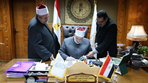 مراعاةً للظروف الاستثنائية.. وكيل الأزهر يعتمد نتيجة الشهادة الثانوية لمعاهد فلسطين الأزهرية للعامين الدراسيين 2023/2024 و2024/2025