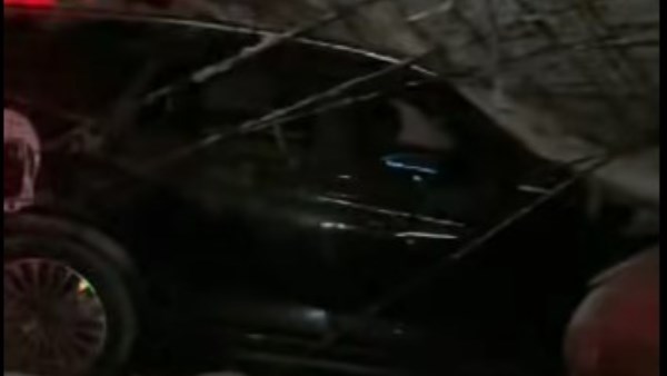 السيارة بعد تهشمها 