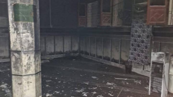 آثار الحريق في المسجد