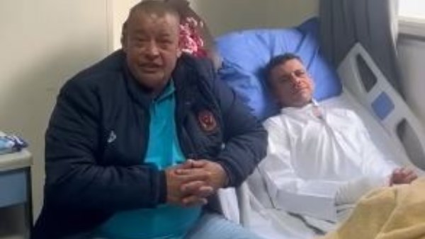 ناصر البرنس وشقيقه من داخل المستشفى 