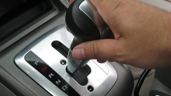 ناقل الحركة الأوتوماتيكي 