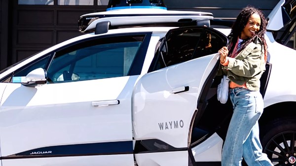 سيارة ذاتية القيادة 