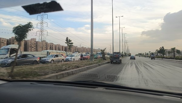 شلل مروري على طريق الواحات بسبب كسر ماسورة مياه .. صور شلل مروري على طريق الواحات بسبب كسر ماسورة مياه .. صور